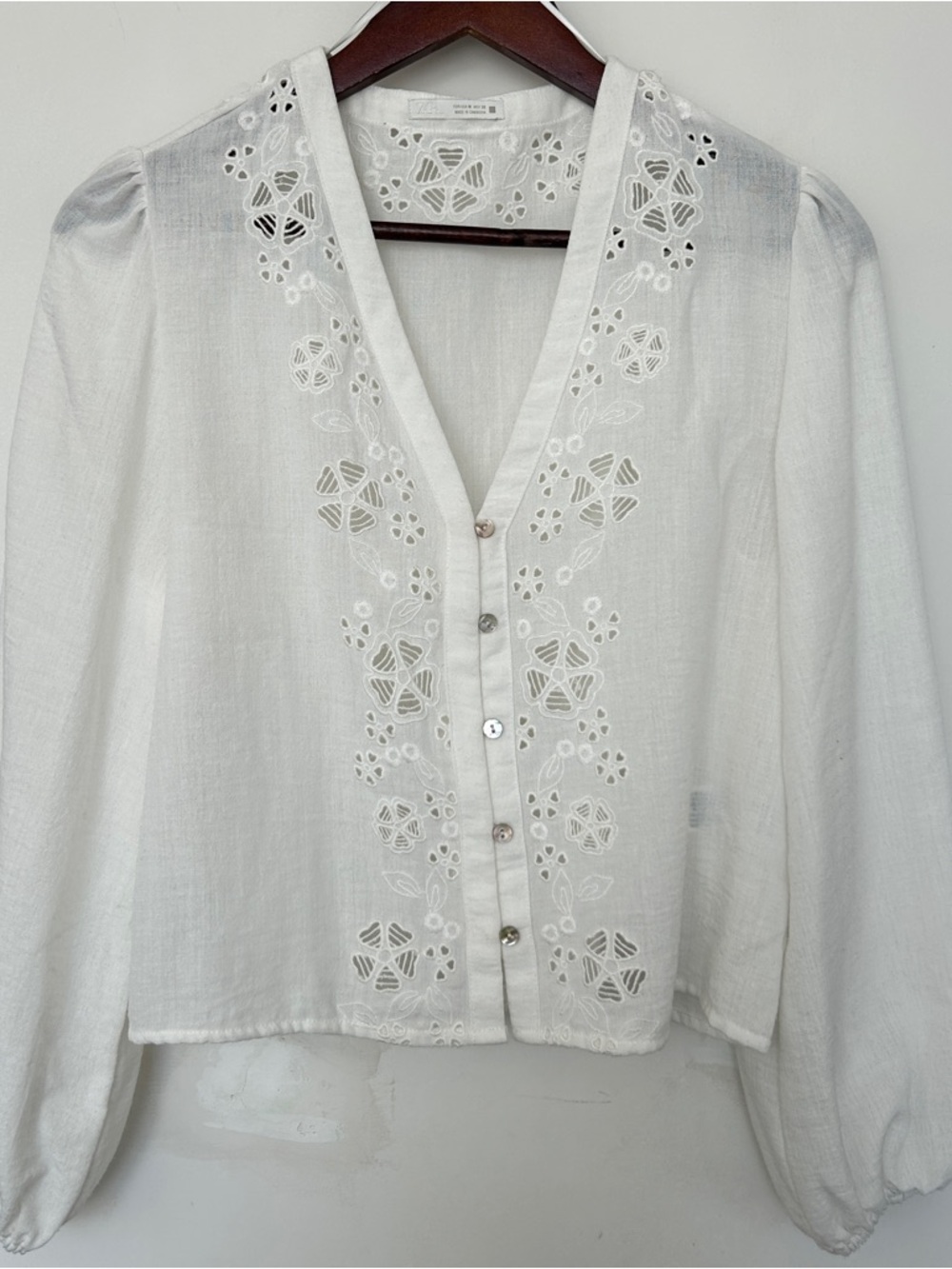 Zara White Embroidered V-Neck Blouse